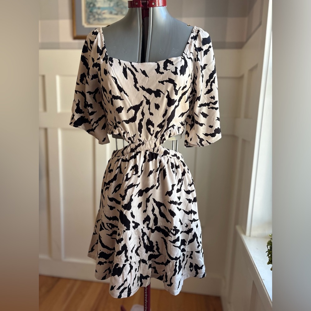 Saltwater LUXE Black on Cream Printed Mini Dress with Cutout Waist Medium